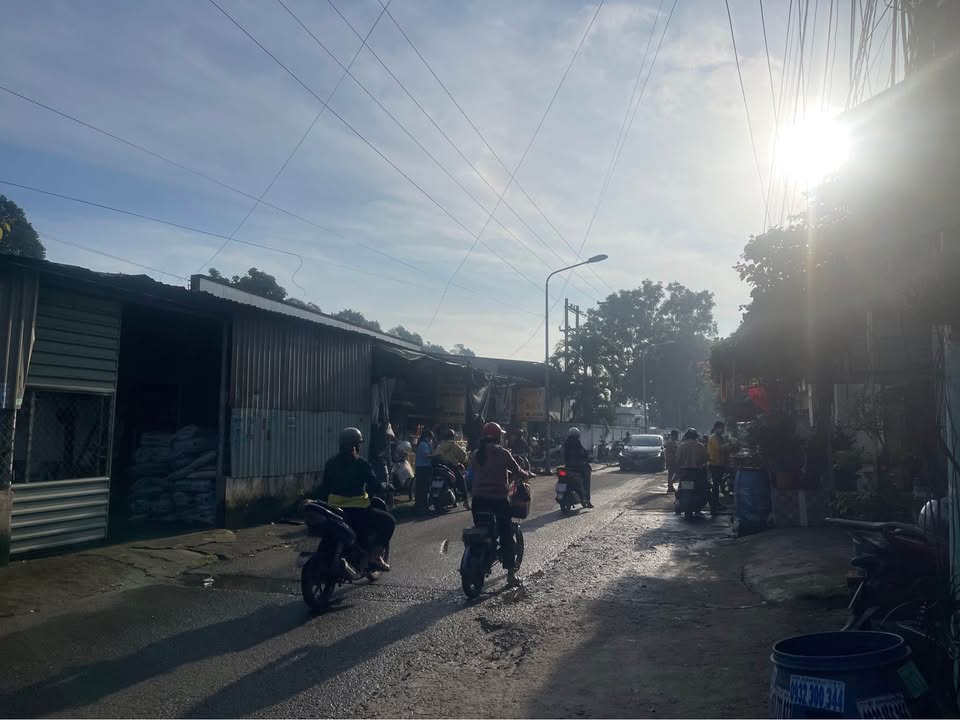 Nhà mặt tiền kinh doanh tại Dĩ An 88m² giá 5.3 tỷ - Cơ hội đầu tư hấp dẫn!