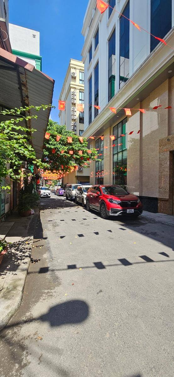 Biệt thự lô góc tại Mỹ Đình 111m² giá 40.8 tỷ - Kinh doanh sầm uất!