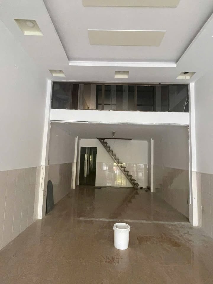 Nhà nguyên căn mặt tiền Phan Văn Trị 107m² giá 26 triệu - Kinh doanh sầm uất!