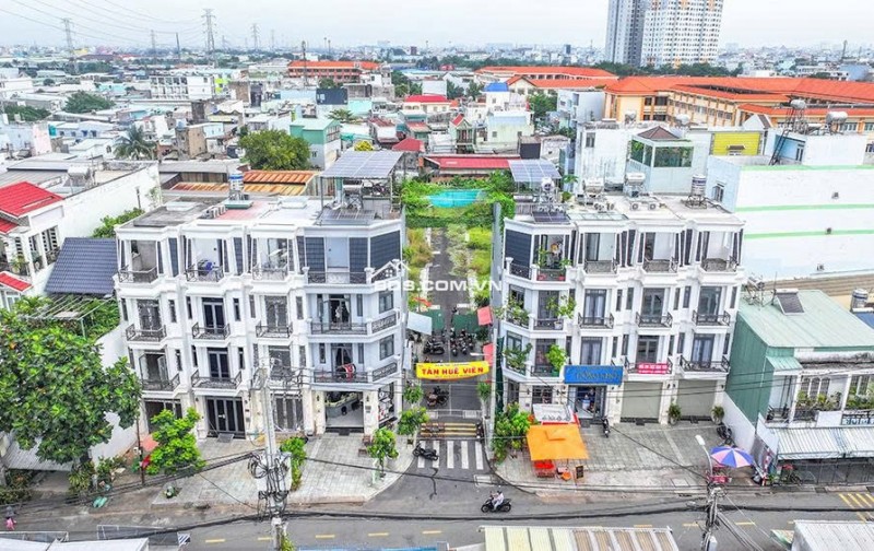 Bán nhà góc ngã 3 Nguyễn Triệu Luật, Bình Tân, 80m² giá 6.7 tỷ - KDC hiện đại và an ninh!
