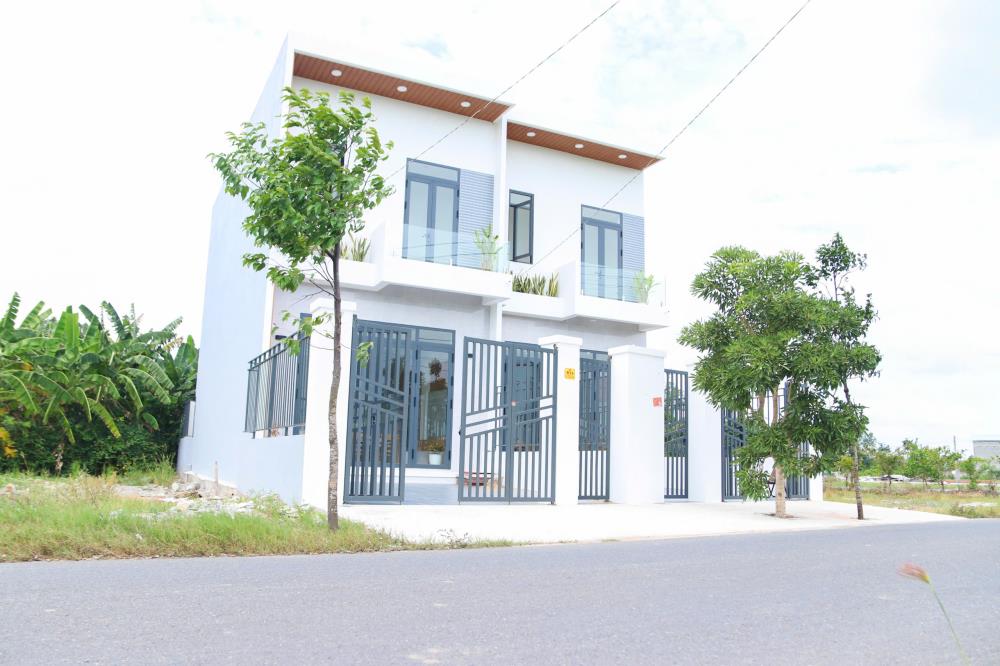 Bán nhà mặt tiền trung tâm thị trấn Cần Đước 127m² chỉ 2.9 tỷ - Sẵn sàng ở ngay!