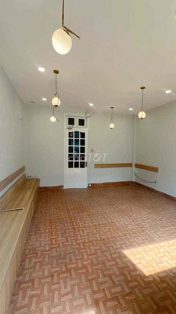 Cho thuê văn phòng tại 55 Vũ Phạm Hàm, Cầu Giấy 35m² - View đẹp, thoáng mát!