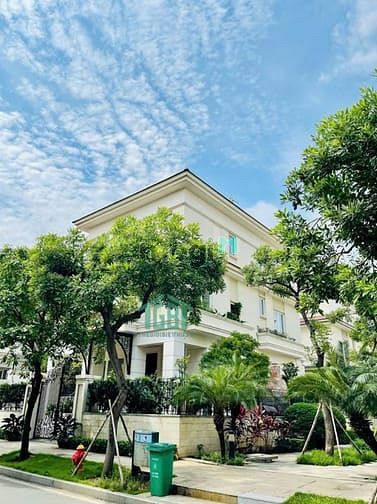 Biệt thự hầm rộng 8m tại An Phú - Quận 2, giá 34 tỷ - Đầu tư sinh lời!