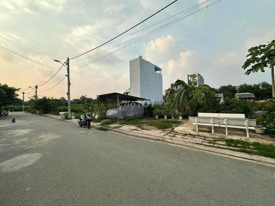 Đất nền chính chủ mặt tiền Trương Văn Bang, Cần Giuộc 94.5m² chỉ 750 triệu - Sổ hồng riêng!