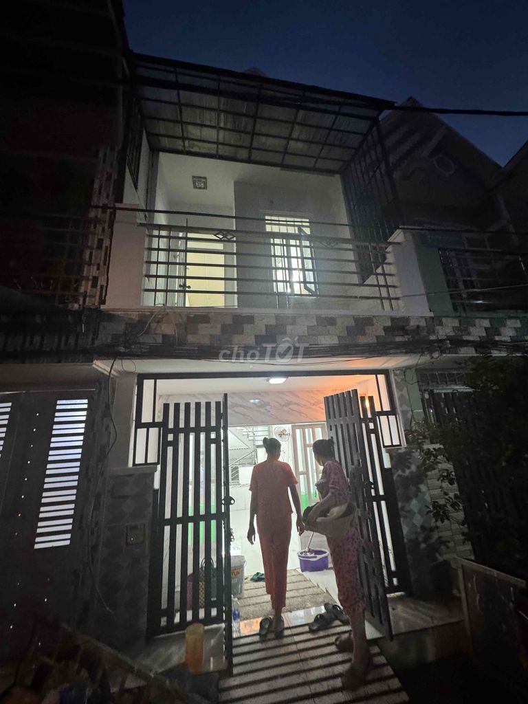 Nhà phố Lê Văn Lương 40m² giá 2.1 tỷ - Hẻm xe hơi tiện lợi!