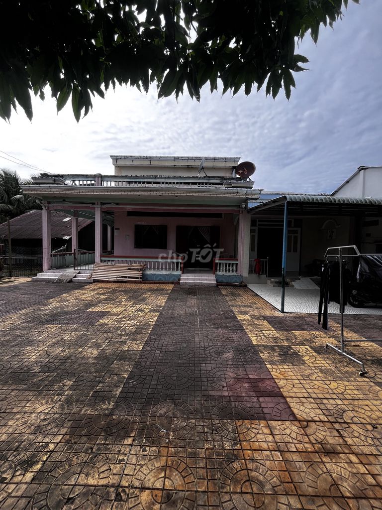 Nhà vườn Chính Chủ gần chợ Long Phú 3800m² giá 7.7 tỷ - Phù hợp cho trồng trọt và chăn nuôi!