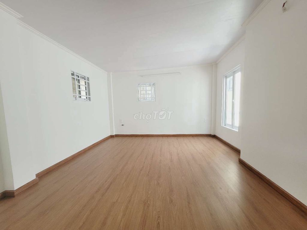 Nhà mới cho thuê sát mặt tiền Hoàng Sa, Quận 3 - Thoáng mát, tiện nghi đầy đủ!