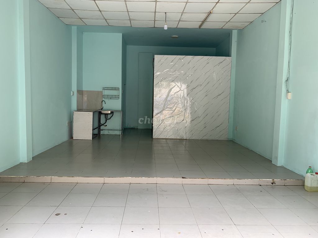 Phòng trọ mặt tiền 40m² gần Vincom Lê Văn Việt - Chỉ 3.7 triệu/tháng!