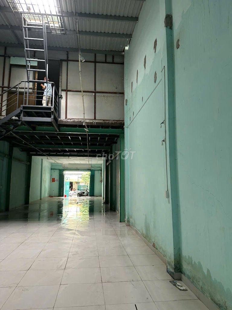 Nhà kho cho thuê Ca Văn Thỉnh, Tân Bình 168m² - Vị trí đắc địa gần chợ