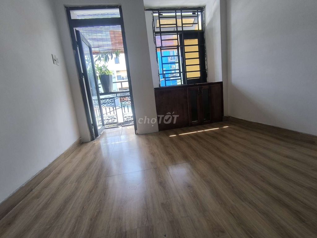 Phòng cho thuê nguyên tầng 2 phòng ngủ - Quận 12 - Giá 3.5 triệu, không gian thoáng mát!