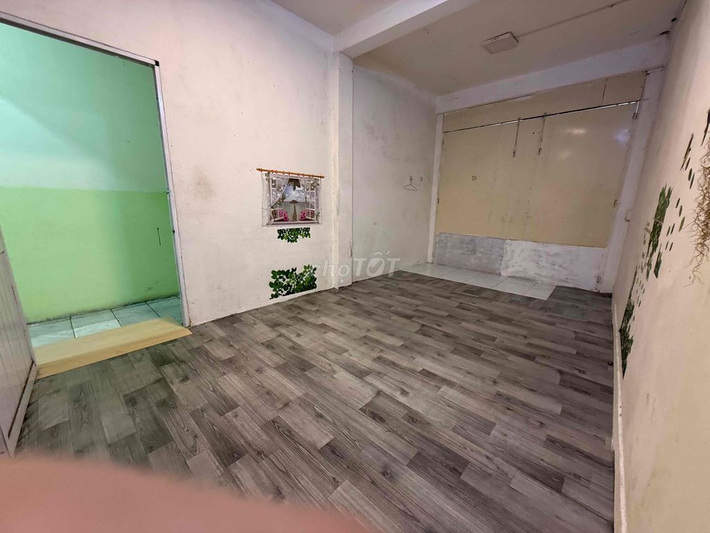 Phòng trọ cho thuê tại Lạc Long Quân 28m² - Sân thượng rộng rãi, giá chỉ 2.2 triệu!