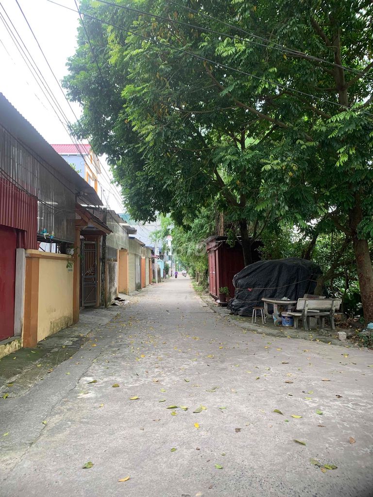 Nhà cho thuê 3 tầng gần trường ĐH Tài Chính Ngân Hàng, Mê Linh - Giá 7 triệu