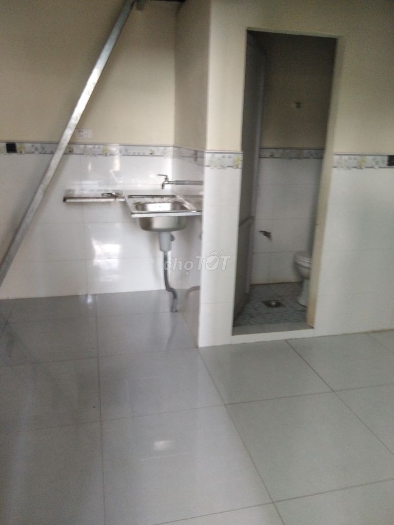 Phòng trọ 11m² giá 800K gần chợ Phú Hữu - An ninh tốt, thoáng mát!