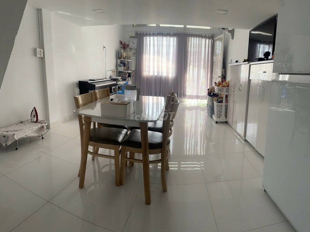 Căn hộ chung cư Bàu Cát 7, Tân Bình 30.8m² giá 1.55 tỷ - Phong thủy tốt, sẵn sàng vào ở ngay!