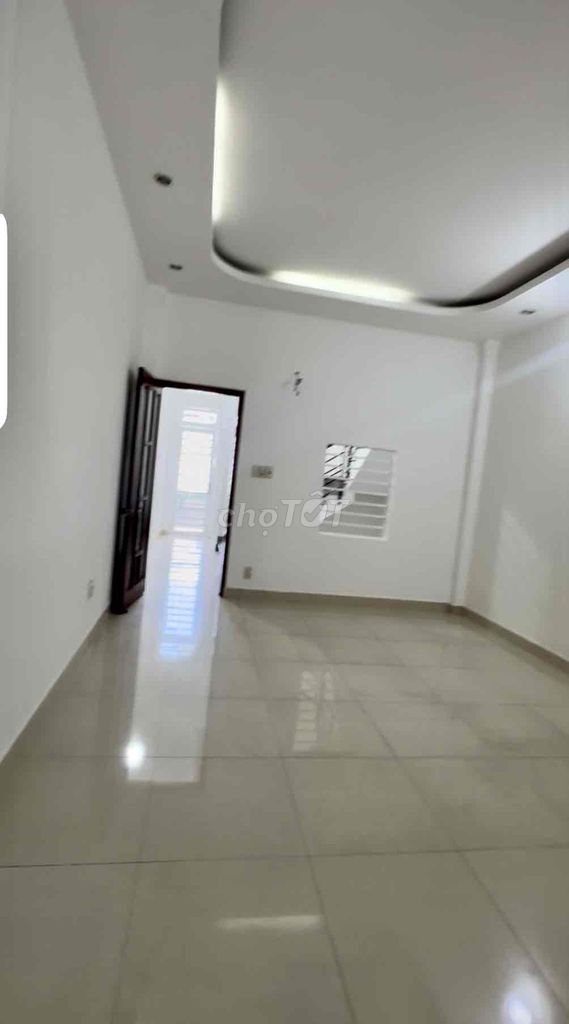 Phòng cho thuê tại Lũy Bán Bích 32m² giá 4.9 triệu - Nhà mặt tiền, sạch sẽ, mát mẻ!