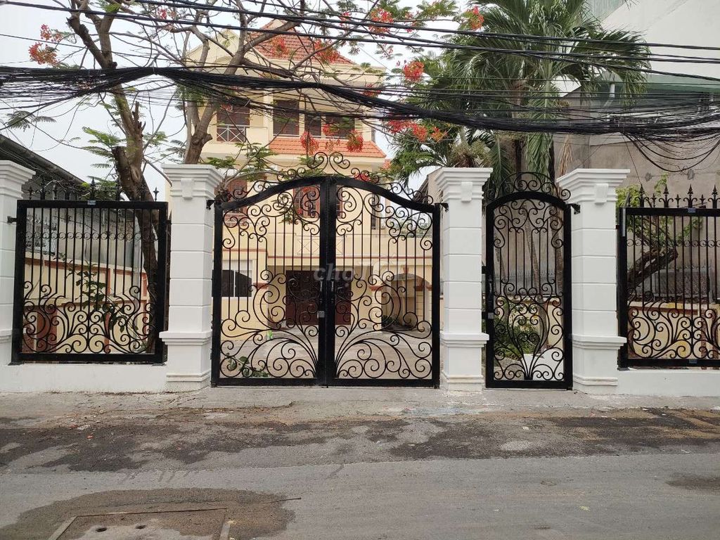 Biệt thự Bùi Văn Ba, Q.7 - 330m², chỉ 16 tỷ, hướng Đông