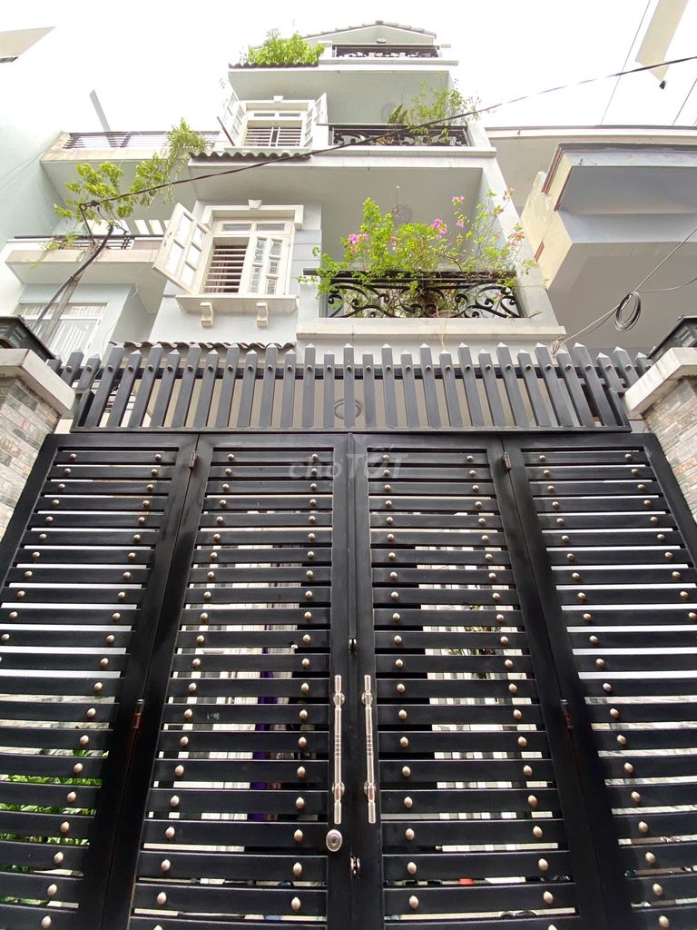 Phòng cho thuê 24m² tại Nguyễn Trọng Tuyển, Quận Tân Bình – An ninh và thoáng mát!