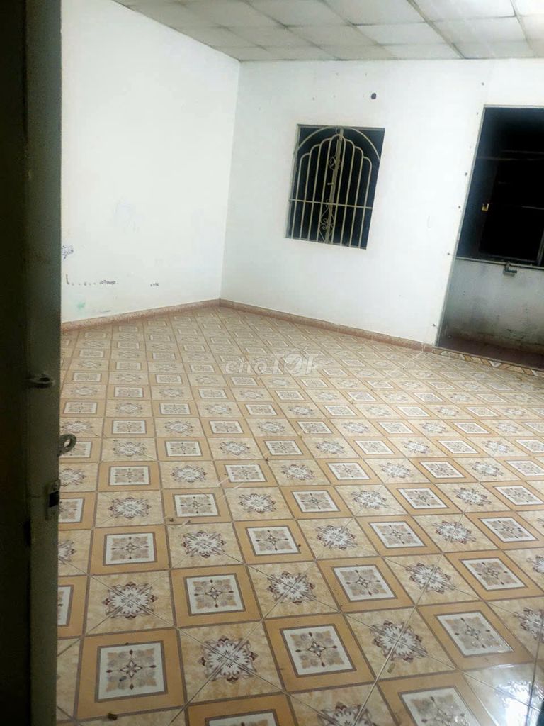 Cho thuê lầu 1 tại Tân Bình, 75m² chỉ 4 triệu - An ninh tốt, gần chợ!