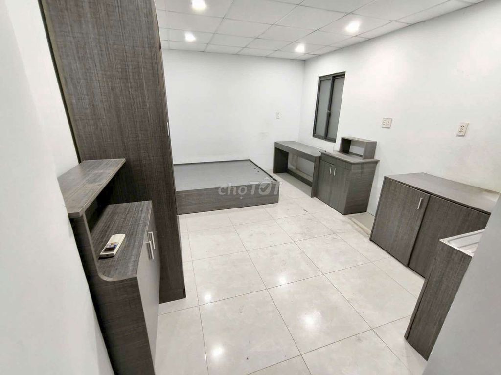 Cho thuê phòng trọ tại 133 Ni Sư Huỳnh Liên, Tân Bình 20m² - Nội thất đầy đủ, giá chỉ 4 triệu!