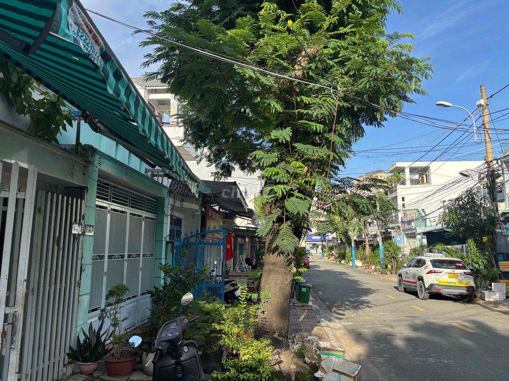 Nhà cho thuê mặt tiền đường 11 Phước Bình 90m² giá 10 triệu - Vị trí lý tưởng cho kinh doanh!