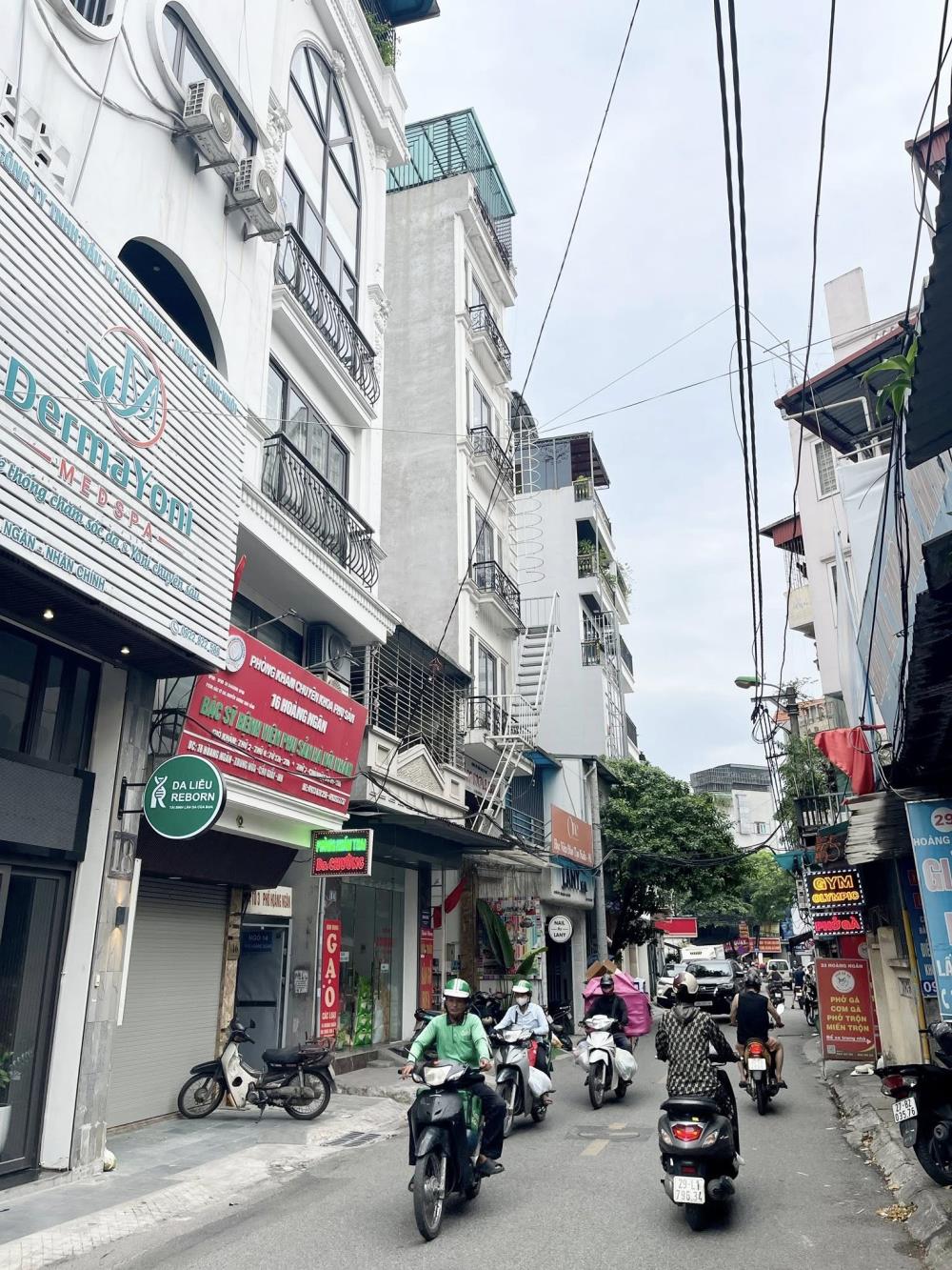 Bán nhà mặt phố Hoàng Ngân 41m² giá 13.9 tỷ - Vị trí đắc địa, kinh doanh thuận lợi!