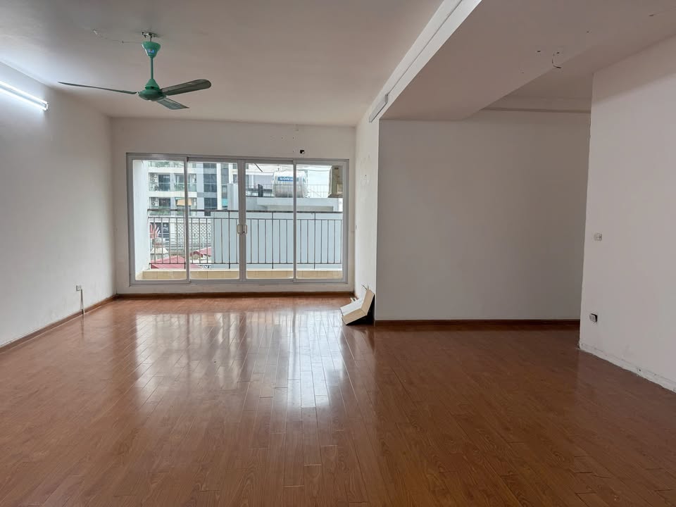 Căn hộ cho thuê tại Cầu Giấy 130m² giá 16 triệu - Thiết kế hiện đại, phù hợp văn phòng!