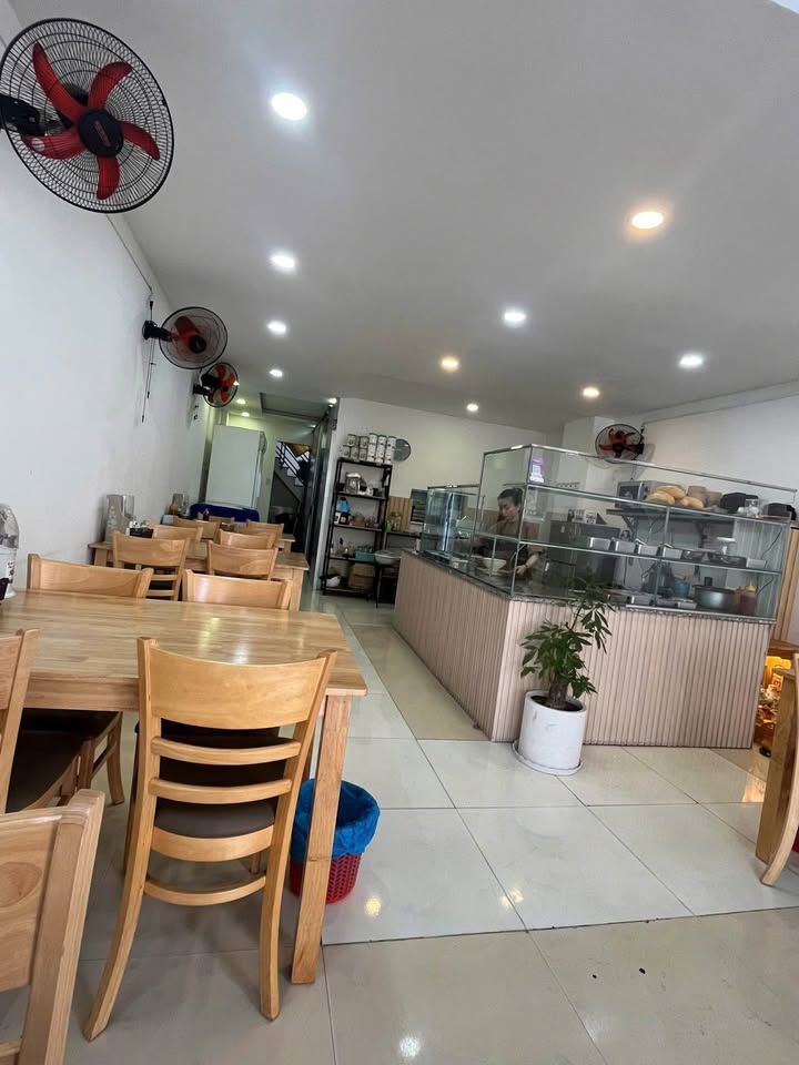 Quán ăn 2 tầng tại Phước Long, Nha Trang - Khách hàng ổn định, giá chỉ 160 triệu!