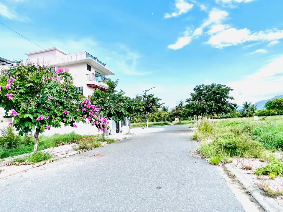 Đất nền biệt thự KĐT Ven Sông Tắc Nha Trang 295m² - Vị trí đẹp, view công viên