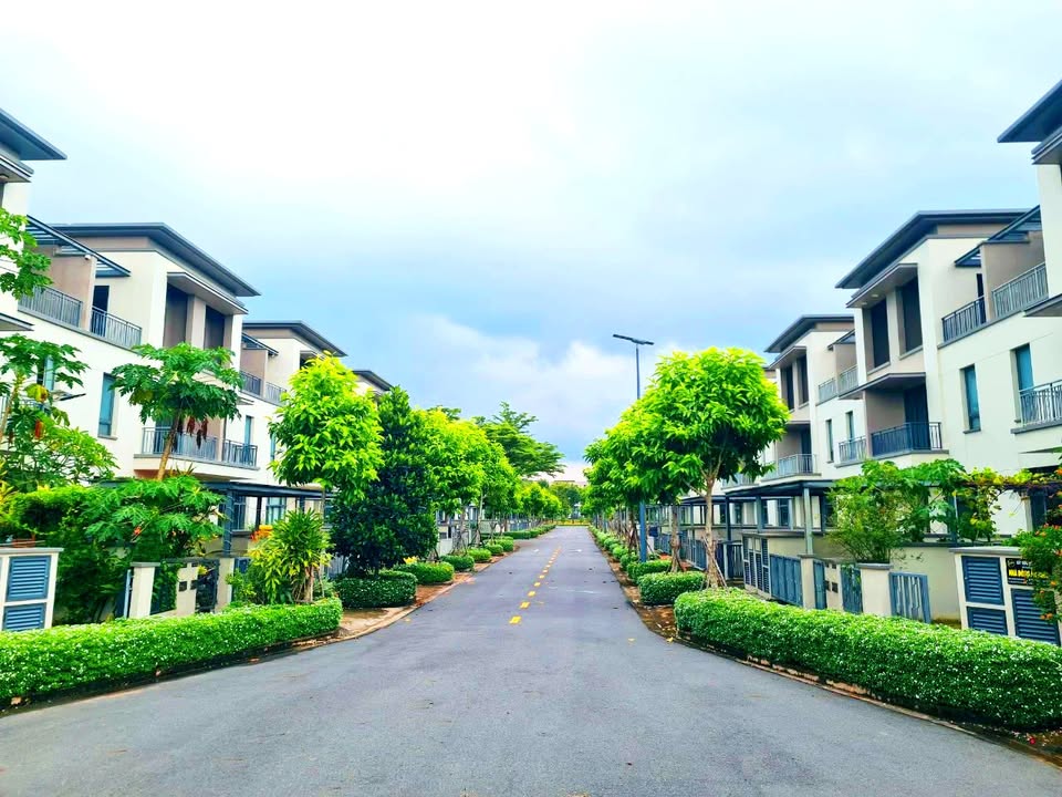 Nhà phố Small 1A Swanpark, Nhơn Trạch, 107m² giá 5.35 tỷ - Cơ hội đầu tư tuyệt vời!