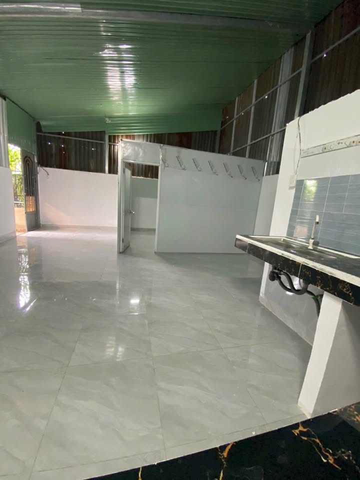 Nhà vườn Thới Tam Thôn Hóc Môn 160m² giá chỉ 4 triệu - Sẵn sàng cho thuê!