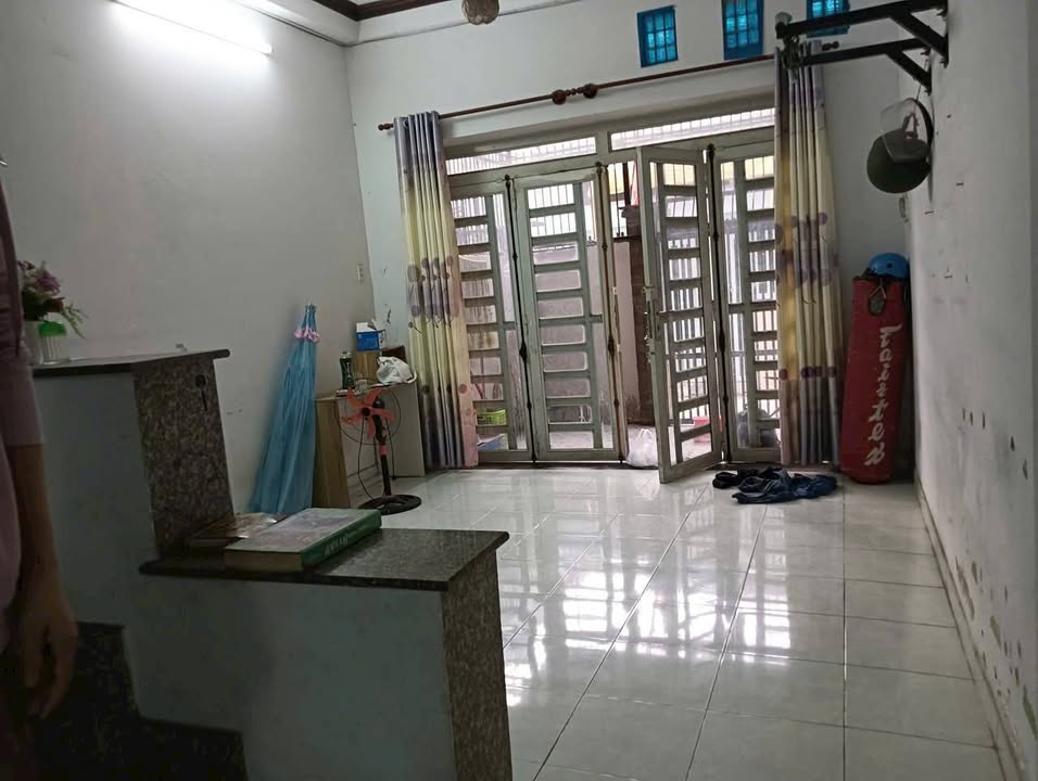 Nhà cho thuê hẻm QL1A, gần Công viên Phần Mềm Quang Trung, 4x15m - Nội thất đầy đủ, chỉ 5.5 triệu!