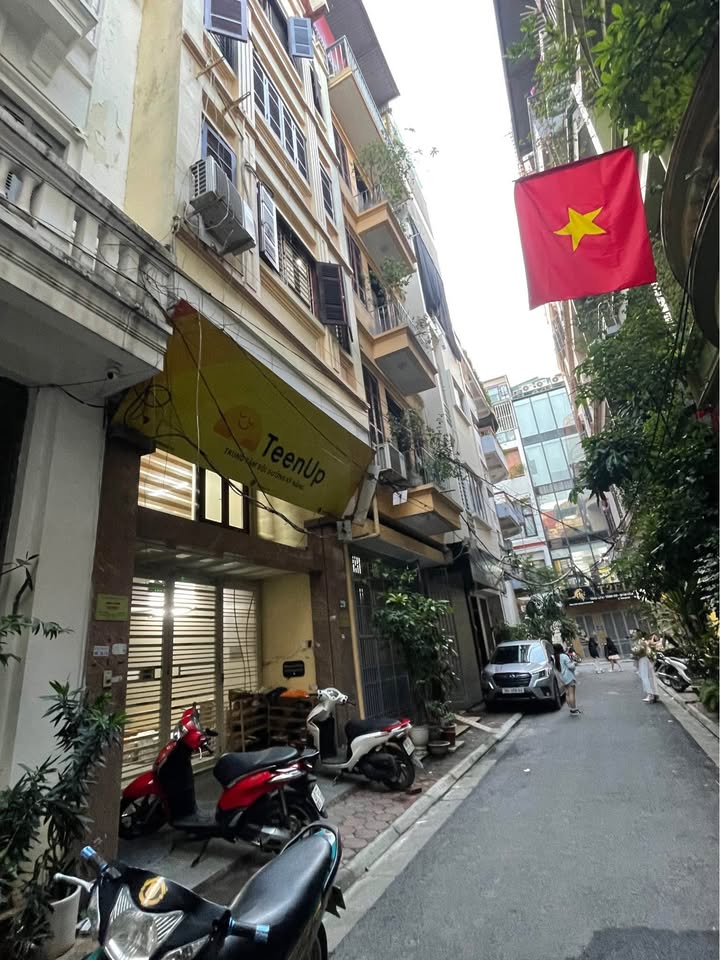 Nhà riêng Hoàng Cầu, Đống Đa 63m² giá 27 tỷ - Ô tô đỗ cửa, tiện ích bạt ngàn!