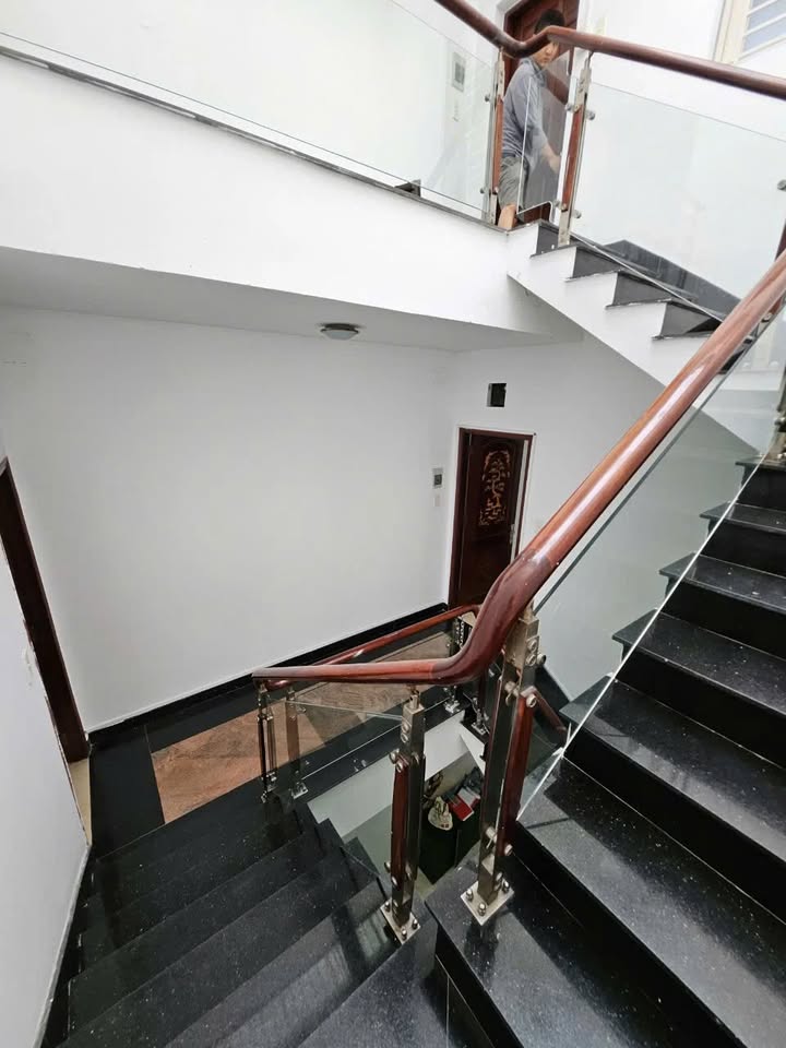 Nhà mặt tiền Lý Thánh Tông, Hiệp Tân, Tân Phú 123.9m² giá 12.7 tỷ - Đầu tư sinh lời ngay!