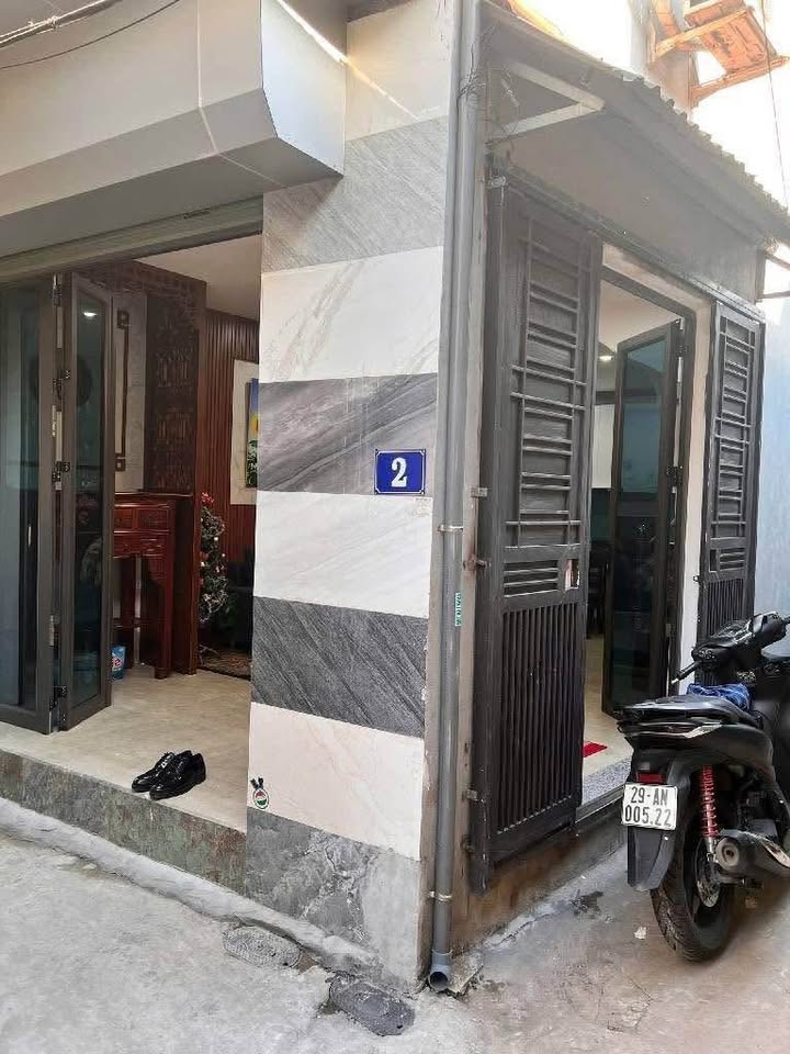 Nhà góc ô tô 35m² giá 3.59 tỷ - Đầy đủ nội thất, sẵn sàng vào ở ở Lĩnh Nam!