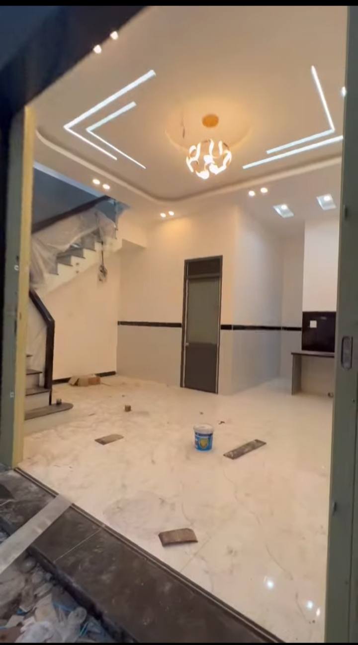 Nhà 2 tầng mặt tiền đường Trần Hưng Đạo 42m² giá 2.69 tỷ - Thiết kế tiện nghi, thoáng mát!