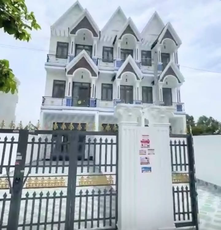 Nhà mới 3 tầng mặt tiền đường Long Phú, Cần Giuộc 120m² giá 2.9 tỷ - Kinh doanh thuận lợi!