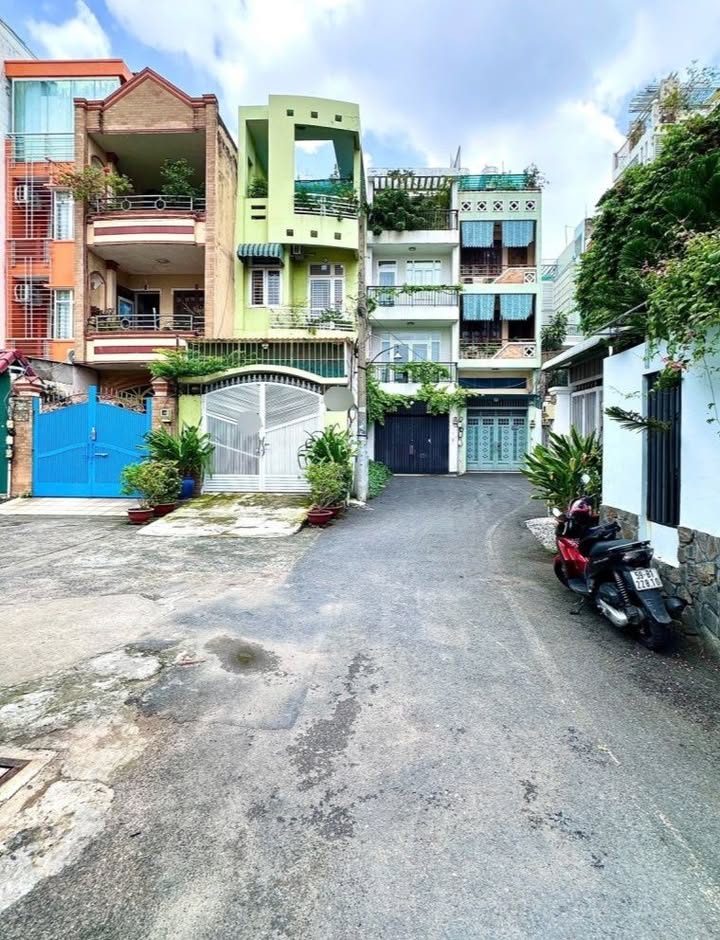 Nhà phố Cư xá Đồng Tiền Q10 36m² giá 7.8 tỷ - Hẻm như mặt tiền, cơ hội vàng đầu tư!