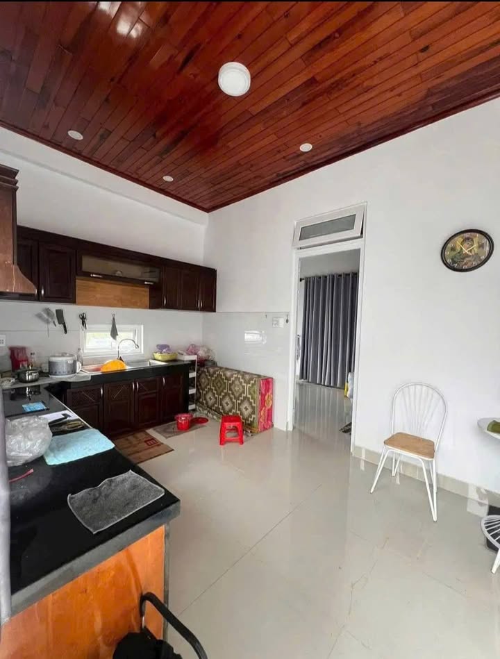 Nhà 3 tầng 4PN Ngô Quyền, Đà Lạt 120m² giá 6.3 tỷ - Hẻm ô tô, gần chợ!