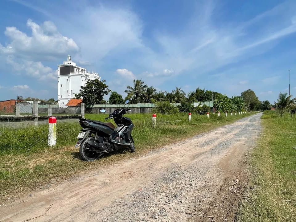 Đất nền xã Trung Lập Hạ, Củ Chi 1005m² giá 3.85 tỷ - Vị trí đẹp gần khu nghỉ dưỡng!