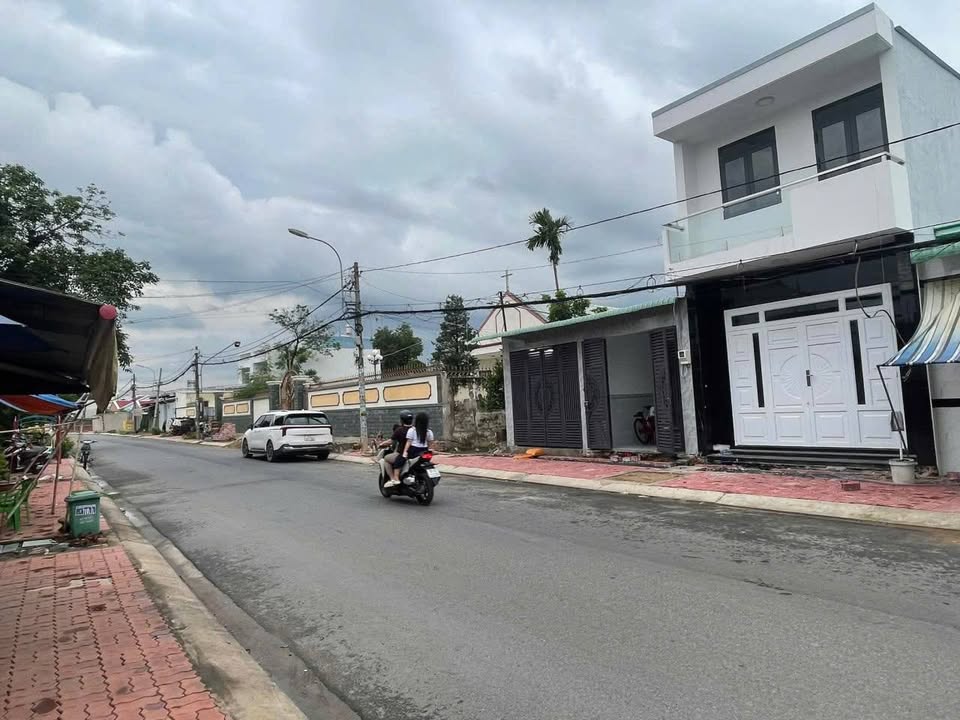 Nhà phố cho thuê mặt tiền Đường Lê Thị Kim, Hóc Môn 56m² - Tiện ích kinh doanh đa dạng!