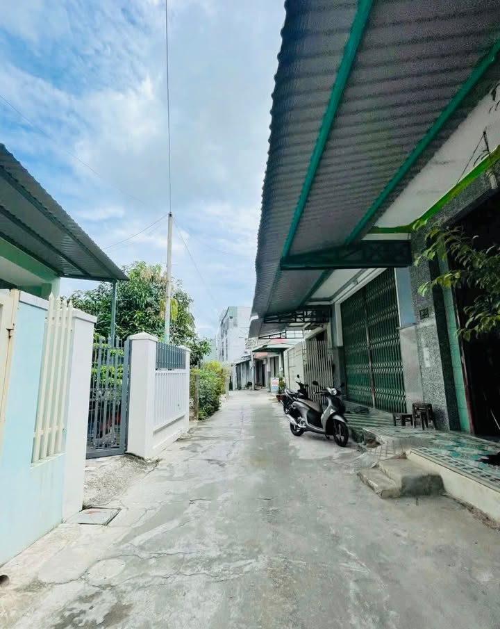 Nhà 2 tầng hẻm P. Quang Trung - Quy Nhơn 72.6m² giá 2.85 tỷ - Vị trí trung tâm tiện ích!