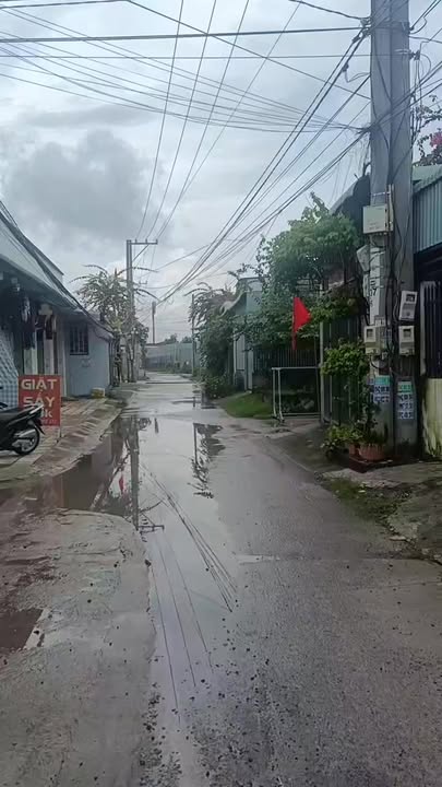 Nhà mặt đất hẻm karaoke Triều Tiên, 100m² giá 1.3 tỷ - Chính chủ, sổ đỏ