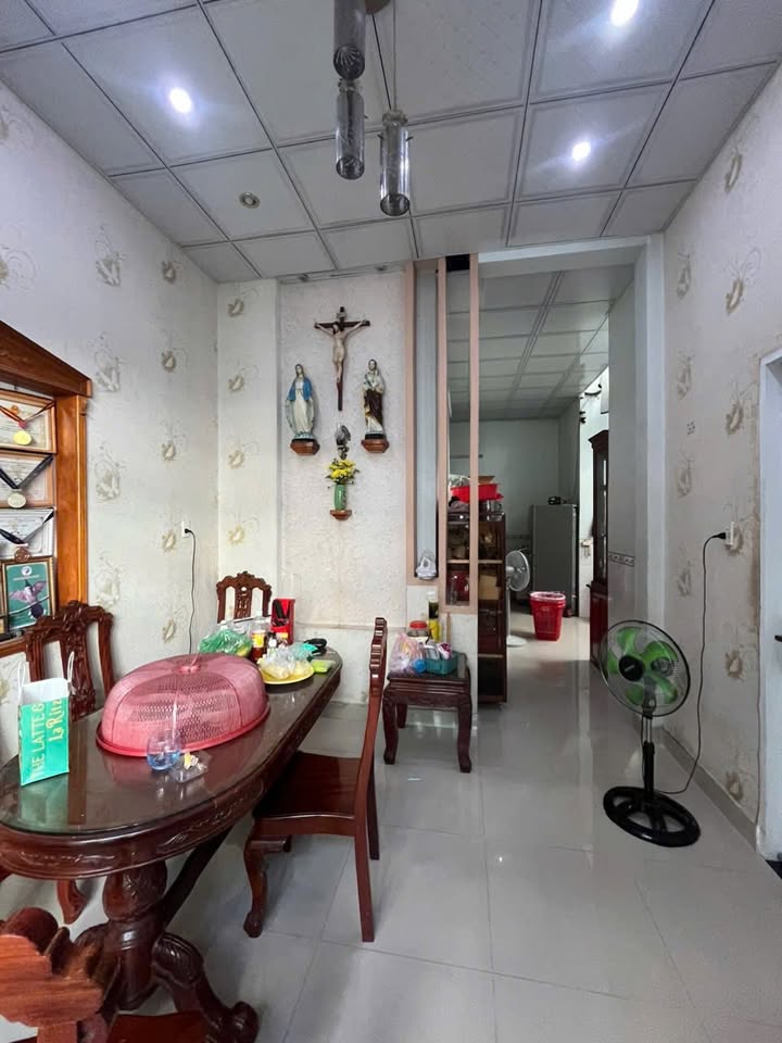 Nhà 3 phòng ngủ Tân Hòa, Biên Hòa 70m² giá 2.3 tỷ - Sổ đỏ chính chủ, thương lượng!