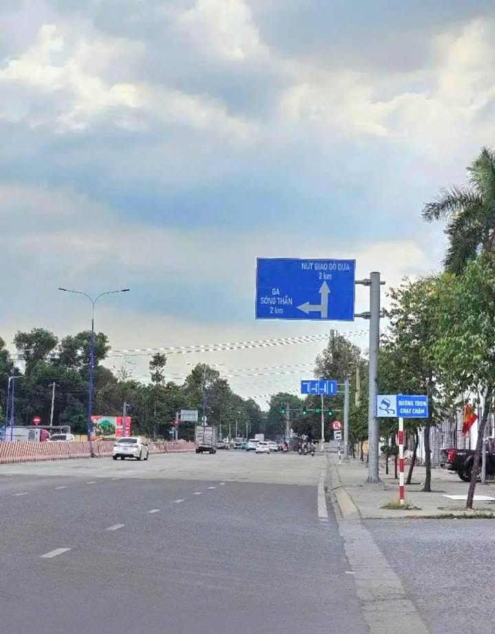 Nhà liền kề Dĩ An 216.3m² giá 9.5 tỷ - Vị trí kinh doanh sầm uất!