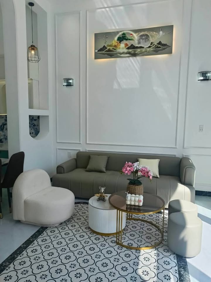 Nhà phố Tân cổ điển 97.5m² giá 1.5 tỷ - Vị trí vàng gần chợ Mỹ Phong!