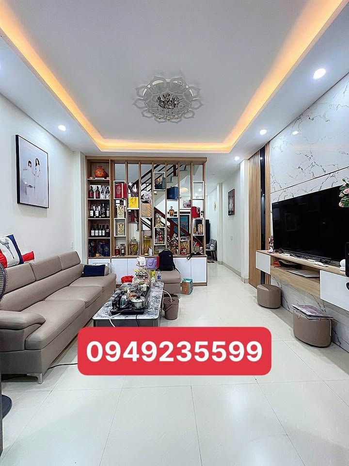 Nhà 3 tầng Tiền Phong 42m² giá 1.8 tỷ - Thiết kế hiện đại, sẵn sàng vào ở!