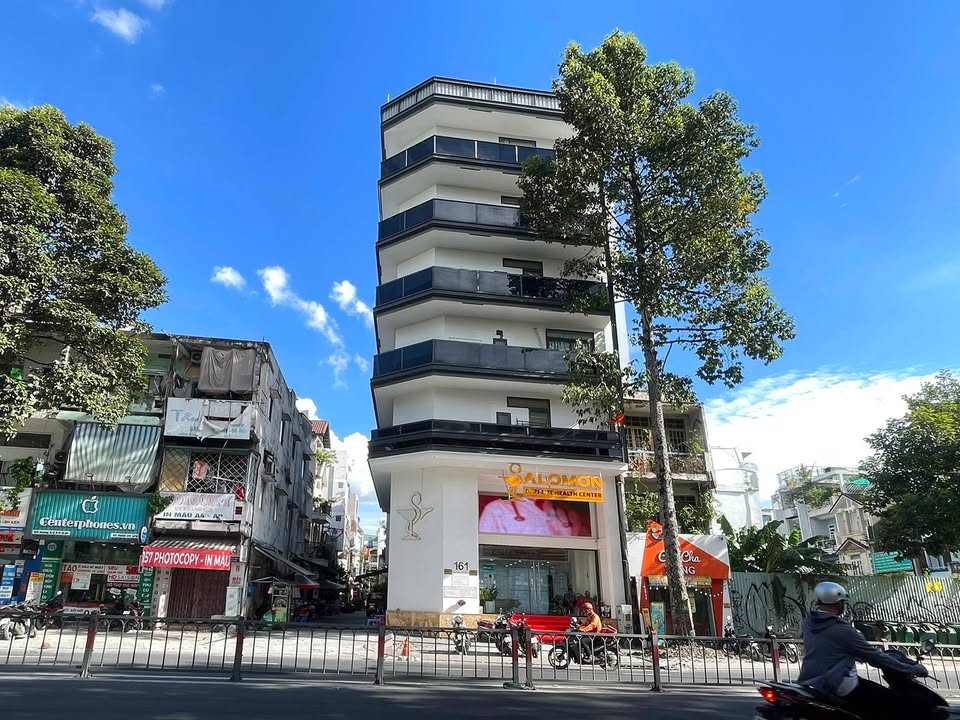 Tòa nhà văn phòng góc tại quận 10, TP Hồ Chí Minh, diện tích 207m² - Cơ hội đầu tư hấp dẫn!