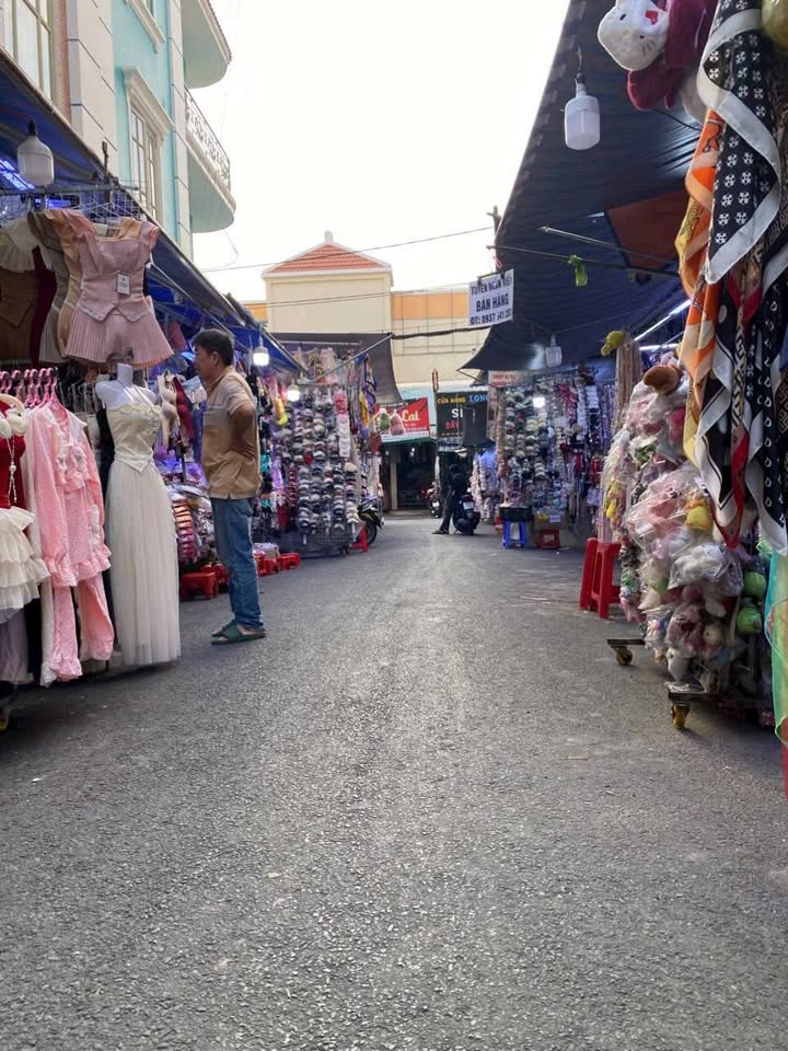 Nhà mặt tiền Chợ Hạnh Thông Tây Gò Vấp 64m² giá 10.5 tỷ - Đầu tư sinh lời hấp dẫn!