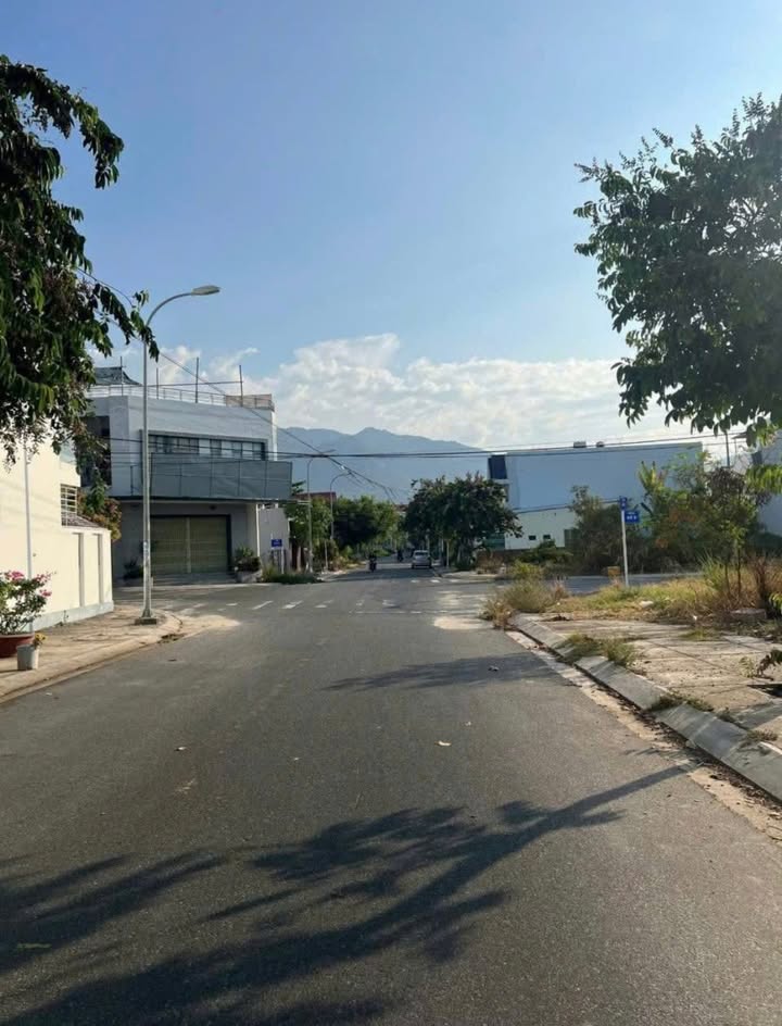Đất mặt tiền đường số 2, Phước Đồng, Nha Trang 100m² giá 5.5 tỷ - View sông mát mẻ!