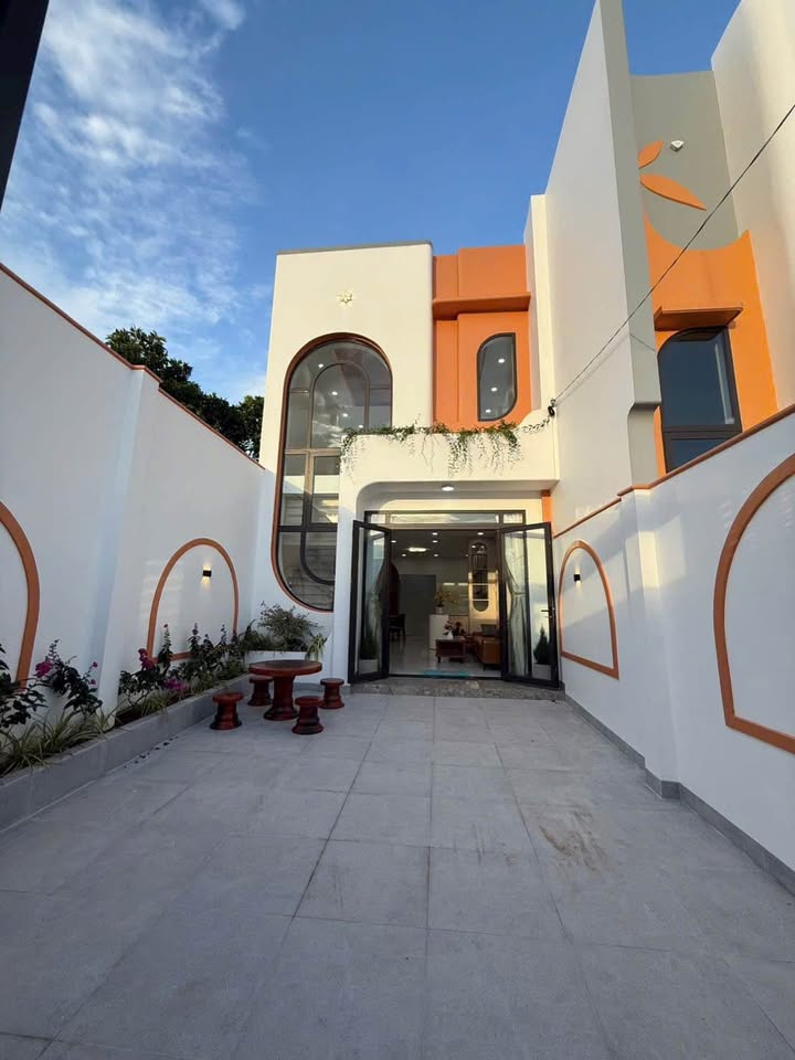 Nhà phố chính chủ tại TP. Mỹ Tho 95m² giá 2.3 tỷ - Tặng nội thất sang trọng!